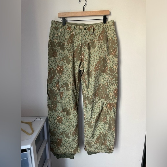 Burton Khaki Vida Camouflage Cargo Snowboard Pants Size Medium - Picture 1 of 10